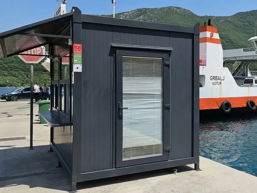 Blagajnički modul uz prilaz