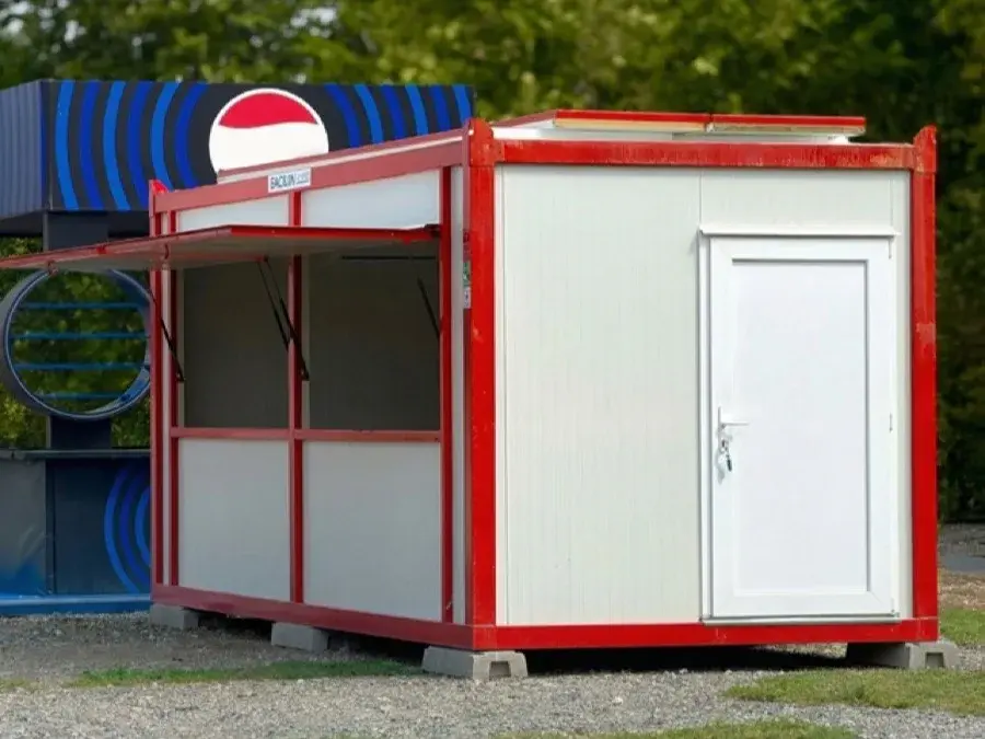 Kiosk kontejner sa šalterom i nadstrešnicom