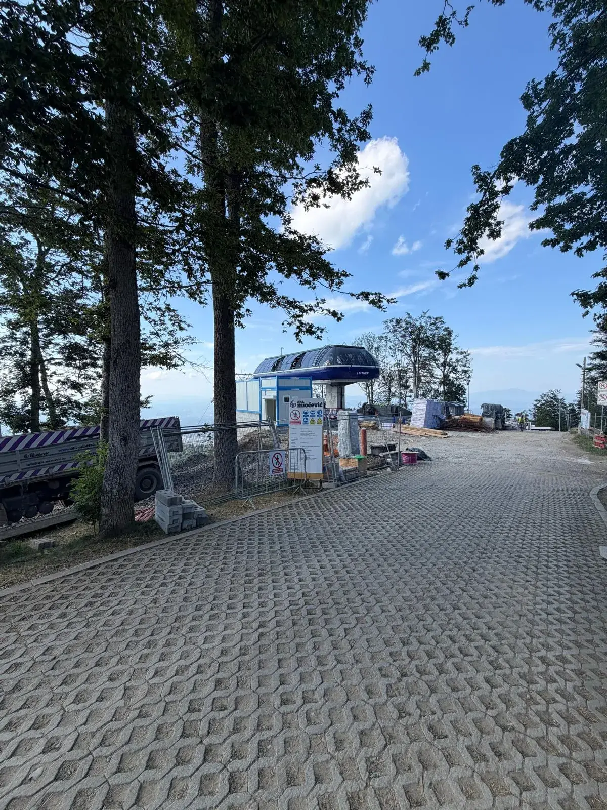 Modularni objekti na planinskoj lokaciji